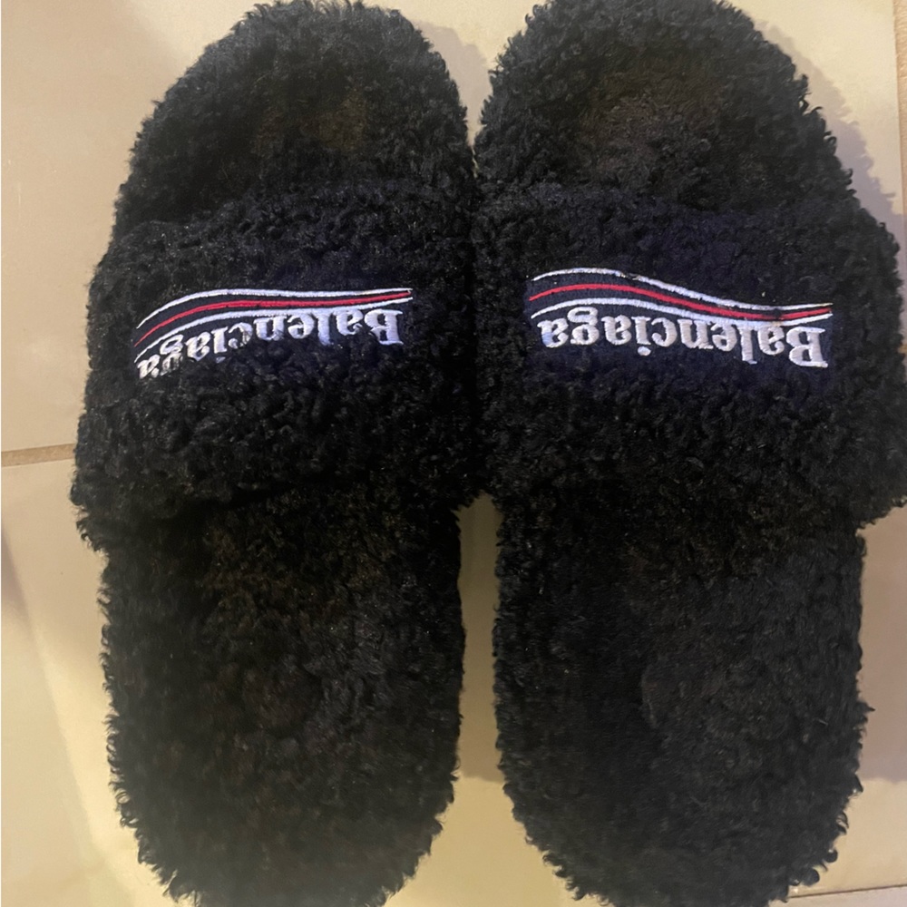 Balenciago Campaign Logo Faux Shearling Slide Sandal (Women)
Size 10
NWOT - Picture 4 of 10